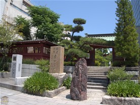大巧寺は安産の神様を祀るお寺。鎌倉駅から最も近くにあるお寺であり、歩いて数分で辿りつく。
