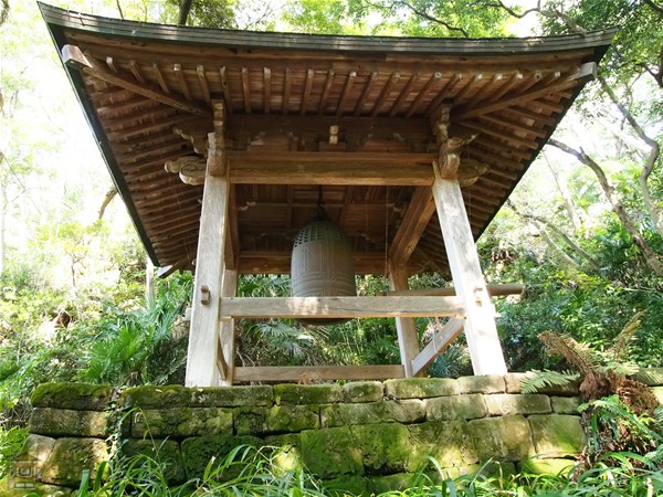 妙法寺 静かに歴史を語る苔むす石段 鎌倉観光マップス