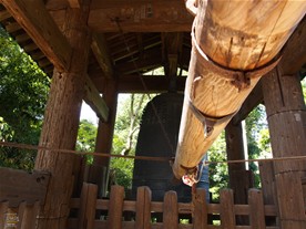 円覚寺の梵鐘は関東最大級。この他にも、特別な日以外は拝観できない舎利殿などがある。