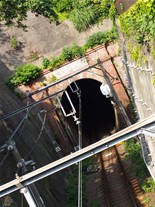 極楽寺と長谷を結ぶ江ノ電唯一のトンネル。