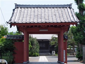 本興寺の総門。町のお寺。