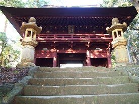 神武寺の山門。